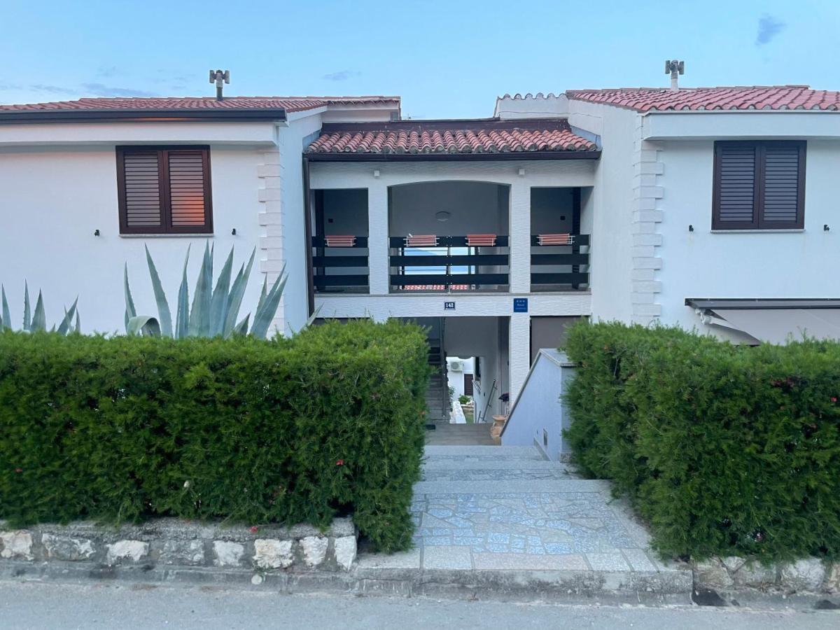 Residence4A-Appartamento Rosso Ravni Exterior photo