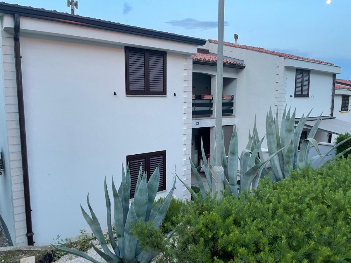 Residence4A-Appartamento Rosso Ravni Exterior photo